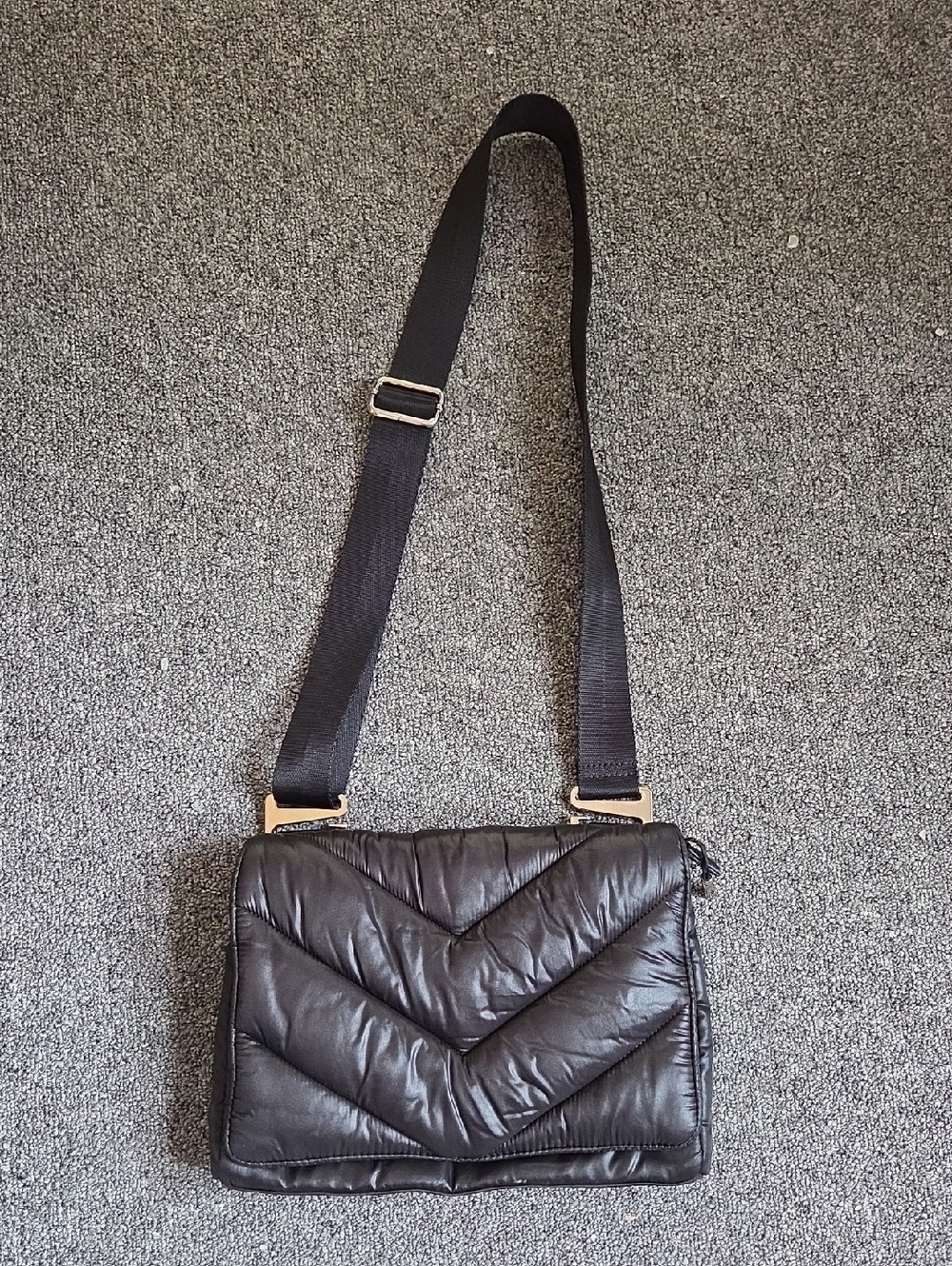 Caraa X Athleta Quilted Crossbody Shoulder Bag - Sleek Everyday Carry